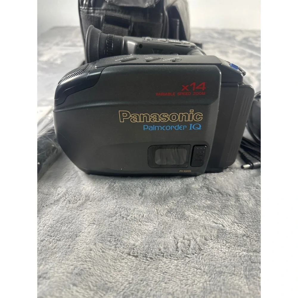 Panasonic Palmcorder IQ PV-IQ205 VHSC Camcorder x14 Zoom Bundle with Case Manual